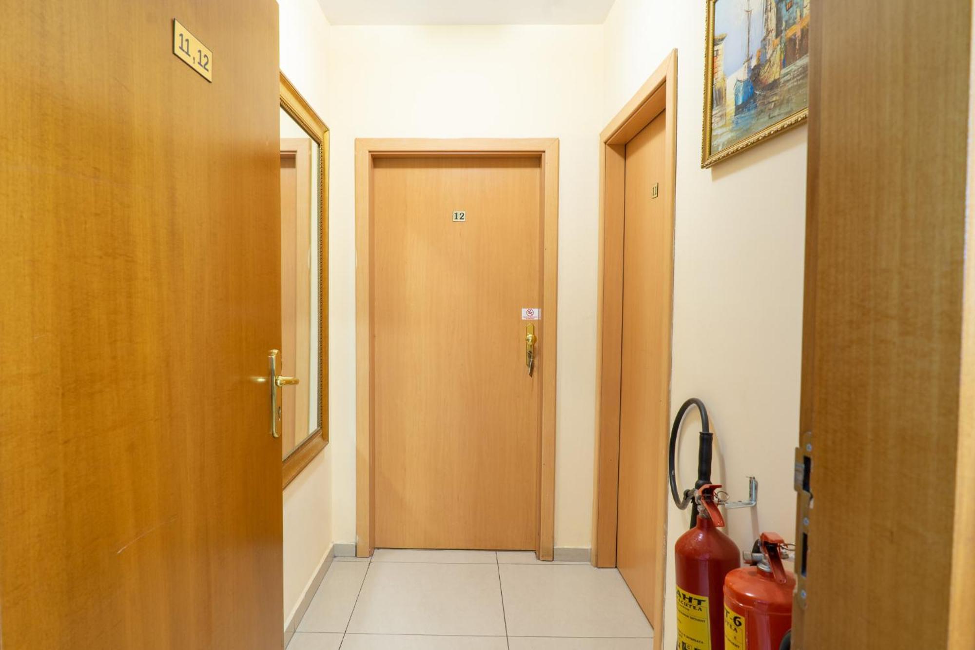Victoria Hotel 3*